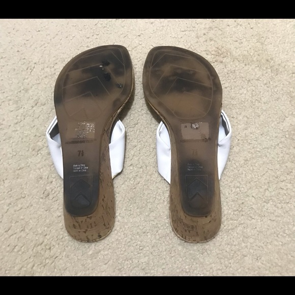 🔥MONTEGO BAY CLUB EUC SUPER CUTE WHITE SMALL WEDGE/WILL GO WITH ANYTHING!!! - Picture 10 of 10